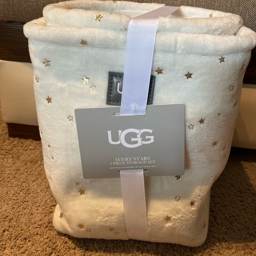 NWT UGG Avery stars 2 piece storage set in moonlight color